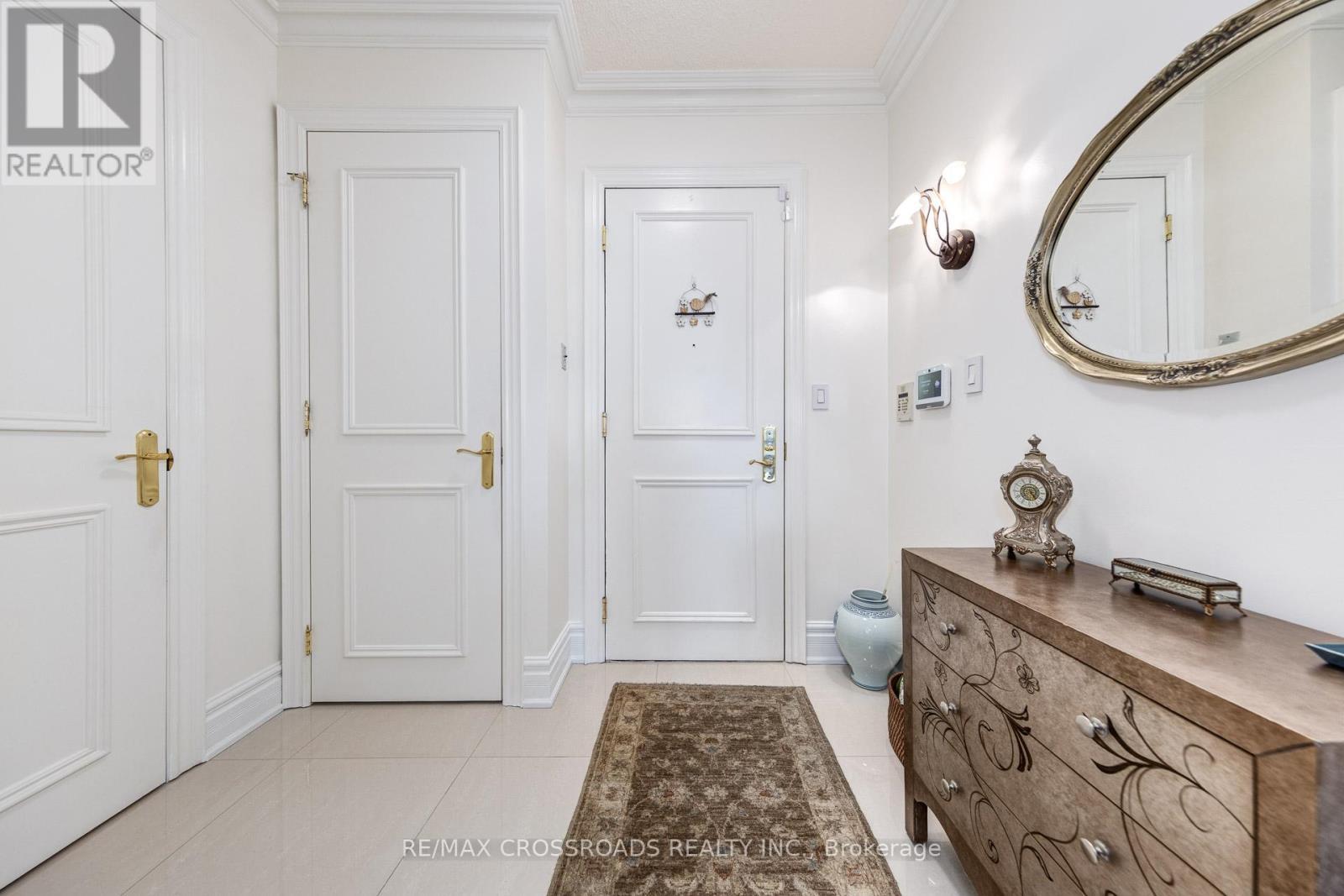 210 - 10 Old York Mills Road, Toronto, ON - Indoor Photo Showing Other Room