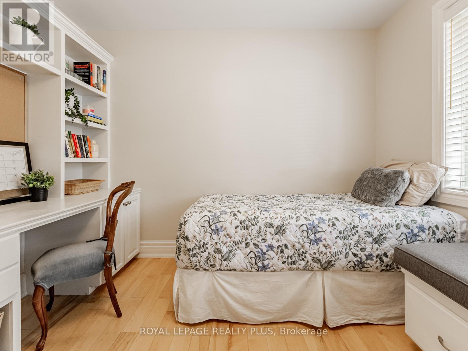 1885 Hindhead Road, Mississauga, ON - Indoor Photo Showing Bedroom