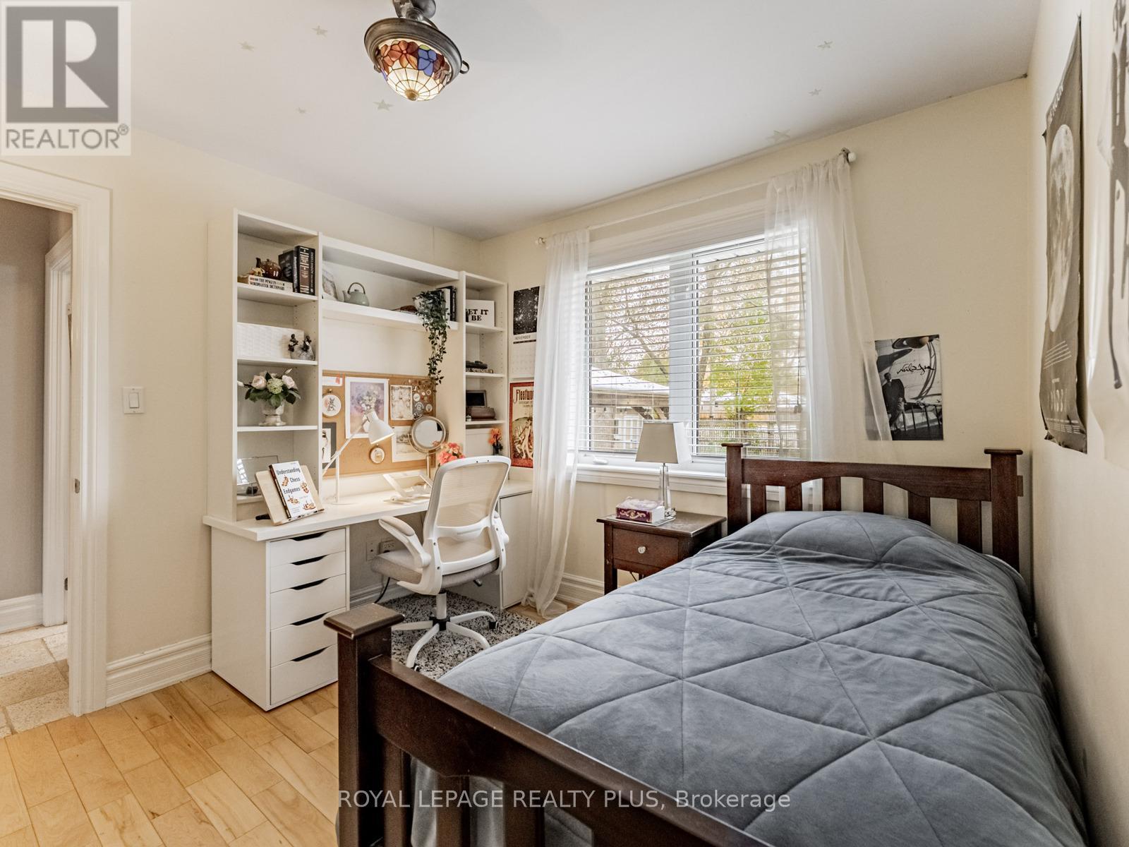 1885 Hindhead Road, Mississauga, ON - Indoor Photo Showing Bedroom