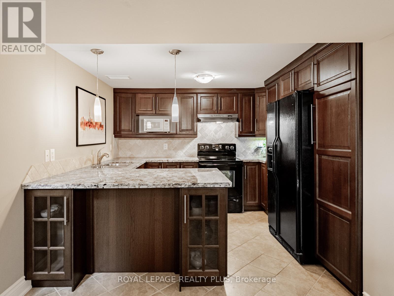 1885 Hindhead Road, Mississauga, ON - Indoor Photo Showing Kitchen