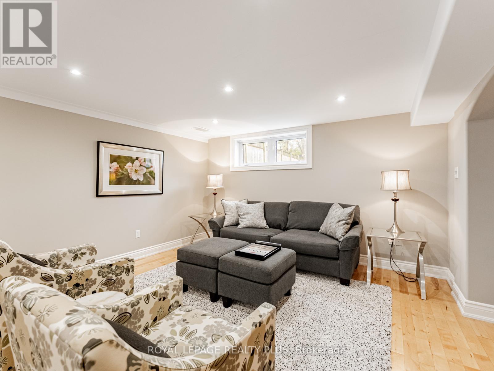 1885 Hindhead Road, Mississauga, ON - Indoor Photo Showing Living Room