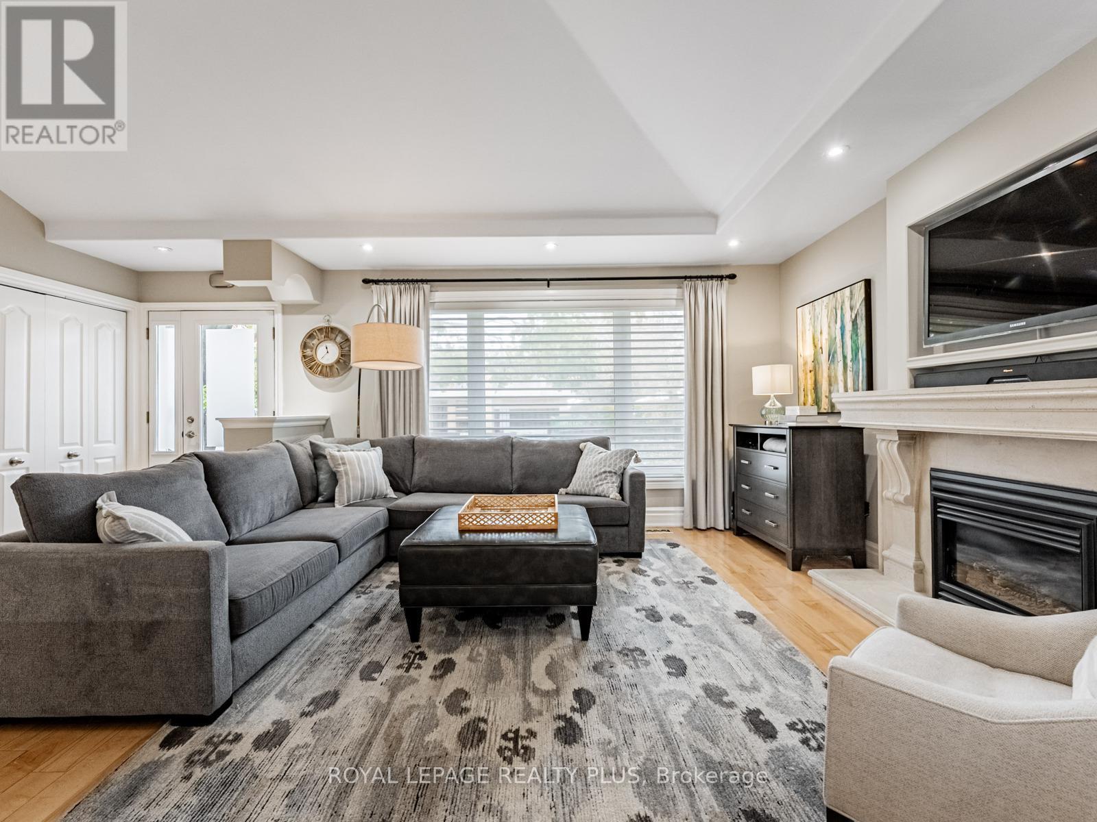 1885 Hindhead Road, Mississauga, ON - Indoor Photo Showing Living Room With Fireplace