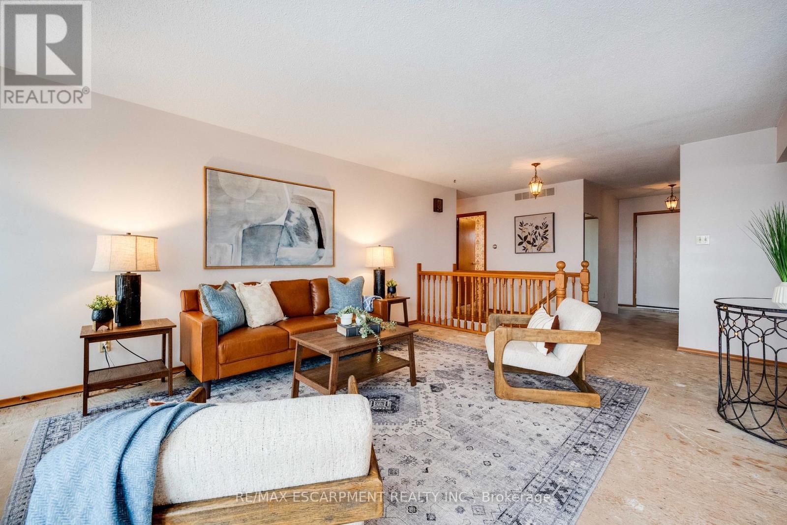46 Esther Avenue, Cambridge, ON - Indoor Photo Showing Living Room