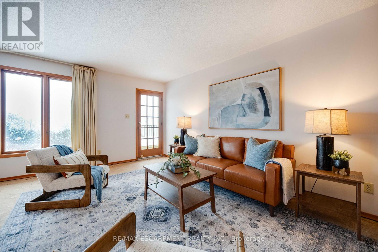 46 Esther Avenue, Cambridge, ON - Indoor Photo Showing Living Room