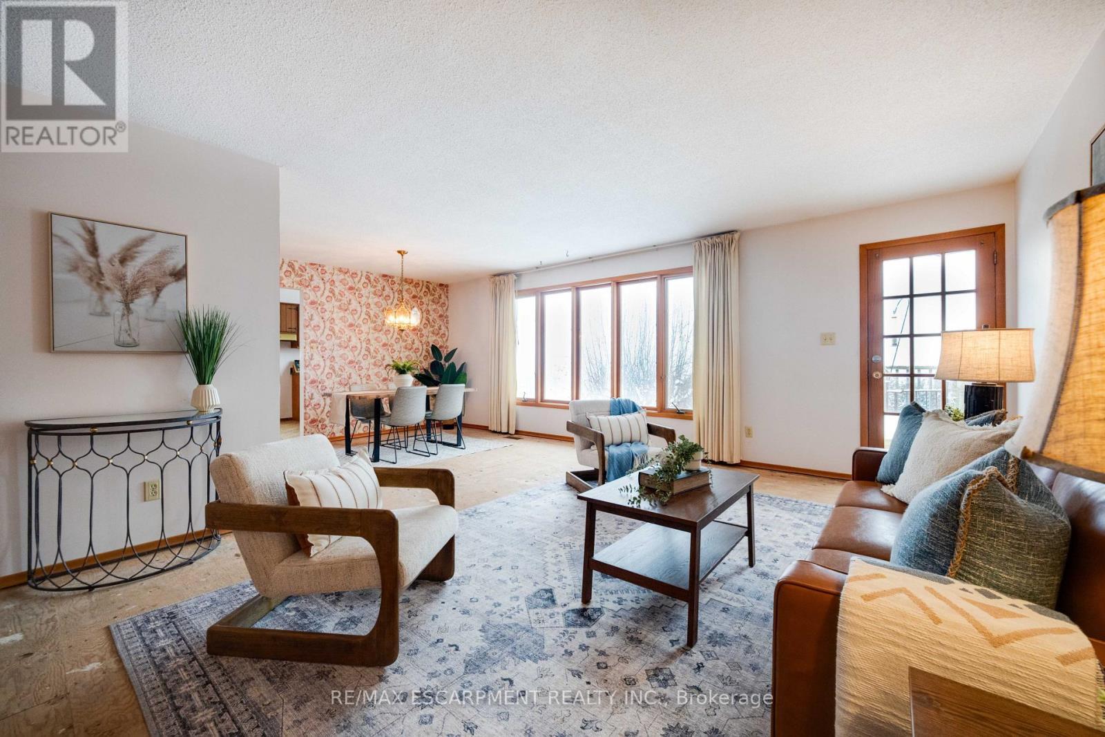 46 Esther Avenue, Cambridge, ON - Indoor Photo Showing Living Room