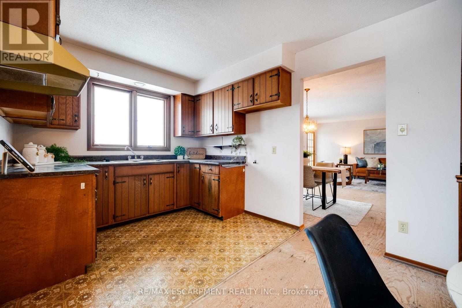 46 Esther Avenue, Cambridge, ON - Indoor Photo Showing Kitchen With Double Sink
