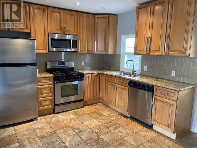 396 Macnab Street N, Hamilton, ON - Indoor Photo Showing Kitchen With Double Sink