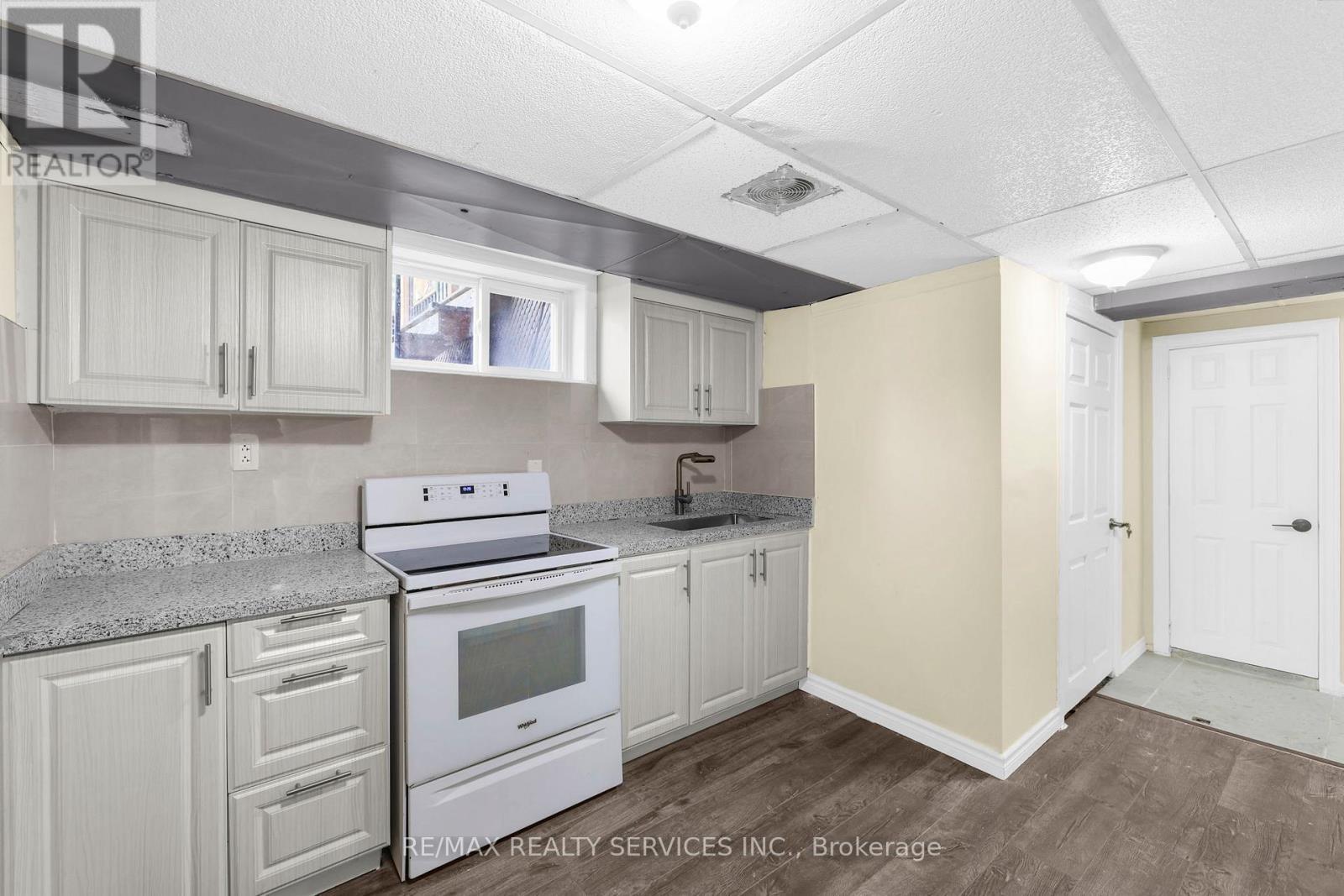 368 Upper Kenilworth Avenue, Hamilton, ON - Indoor Photo Showing Kitchen