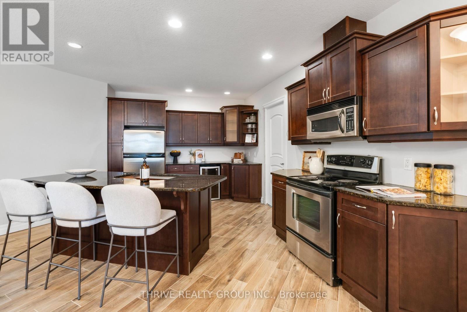 407 - 250 Pall Mall Street, London East (East F), ON - Indoor Photo Showing Kitchen With Stainless Steel Kitchen