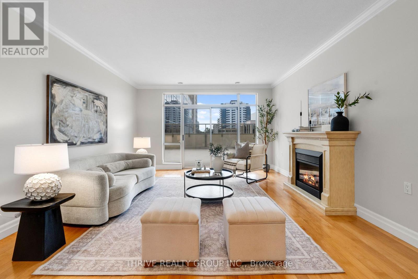 407 - 250 Pall Mall Street, London East (East F), ON - Indoor Photo Showing Living Room With Fireplace