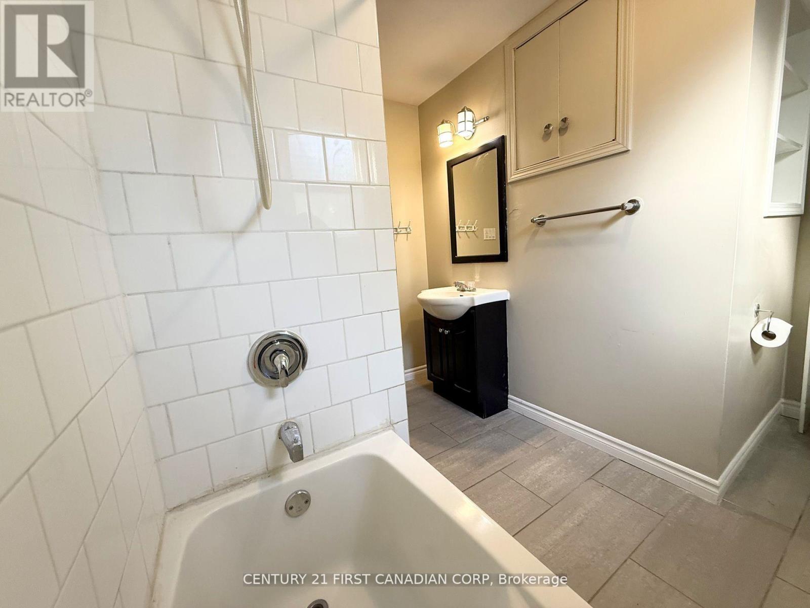 528 Pall Mall St Street, London East (East F), ON