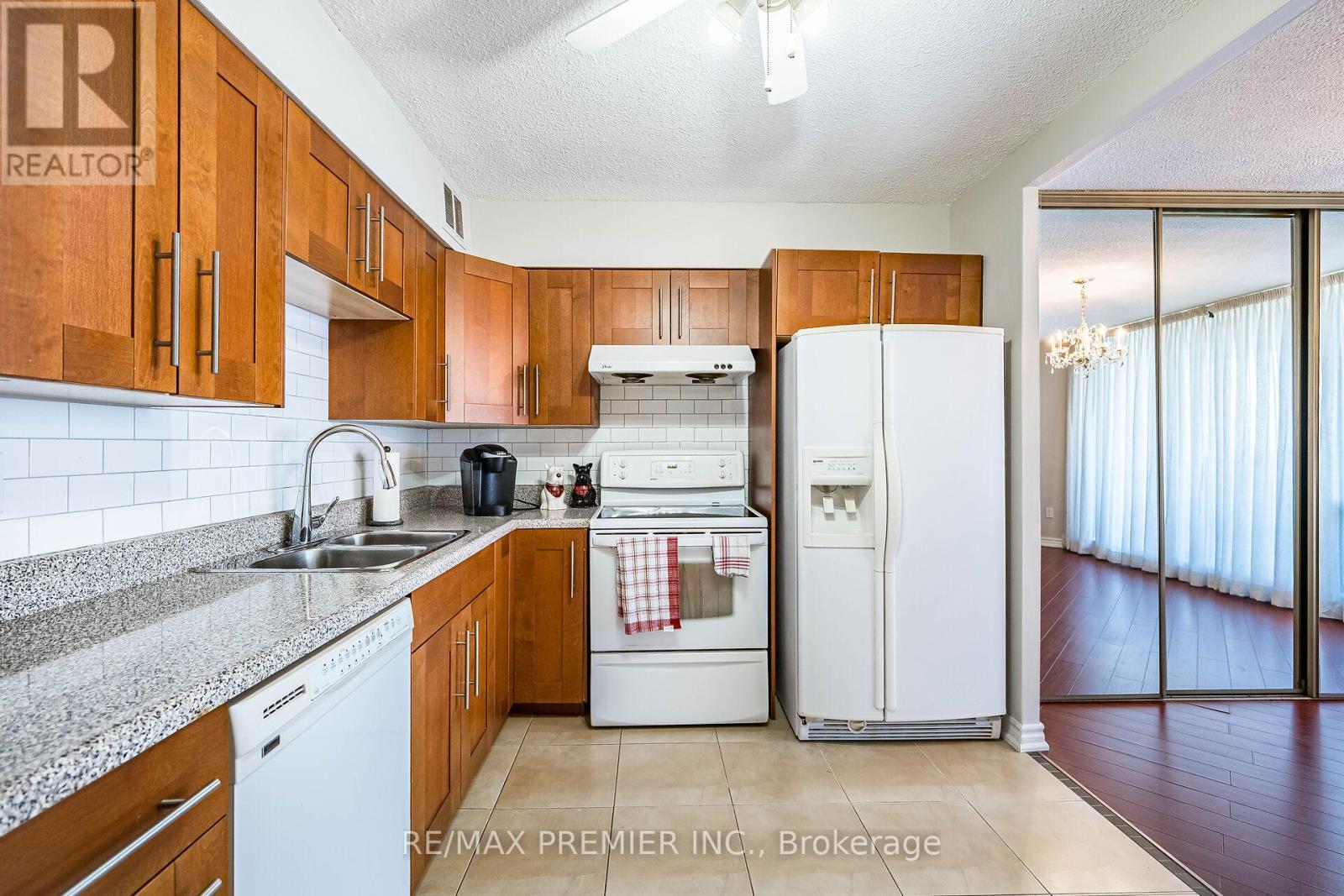 2308 - 75 Graydon Hall Drive, Toronto, ON - Indoor Photo Showing Kitchen With Double Sink