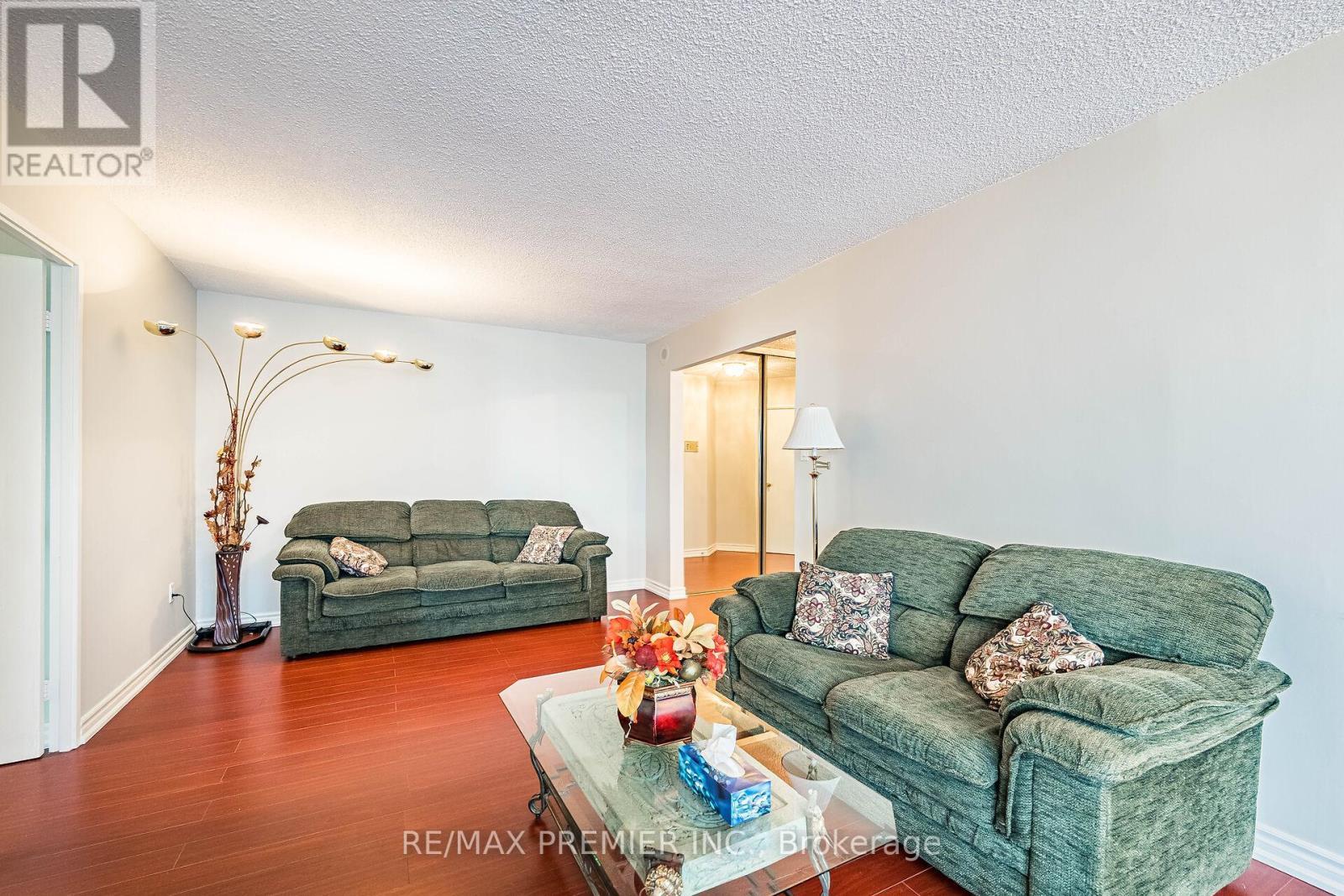 2308 - 75 Graydon Hall Drive, Toronto, ON - Indoor Photo Showing Living Room