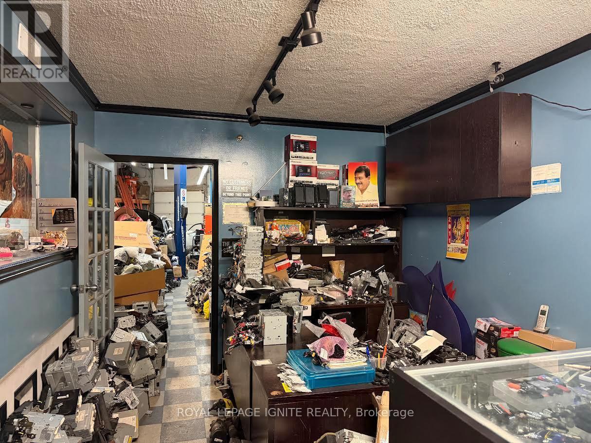 B8 - 2370 Midland Avenue, Toronto, ON