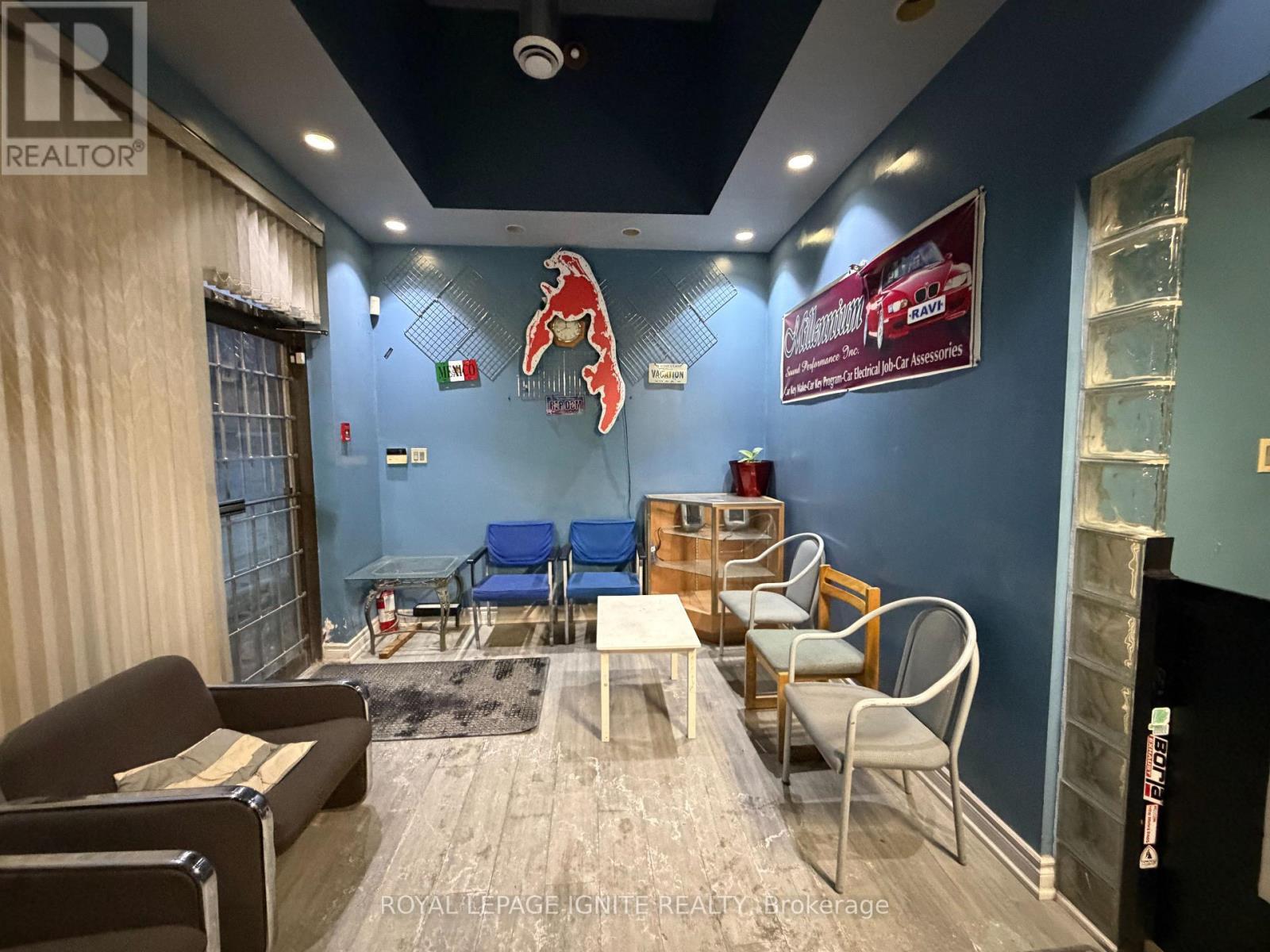 B8 - 2370 Midland Avenue, Toronto, ON