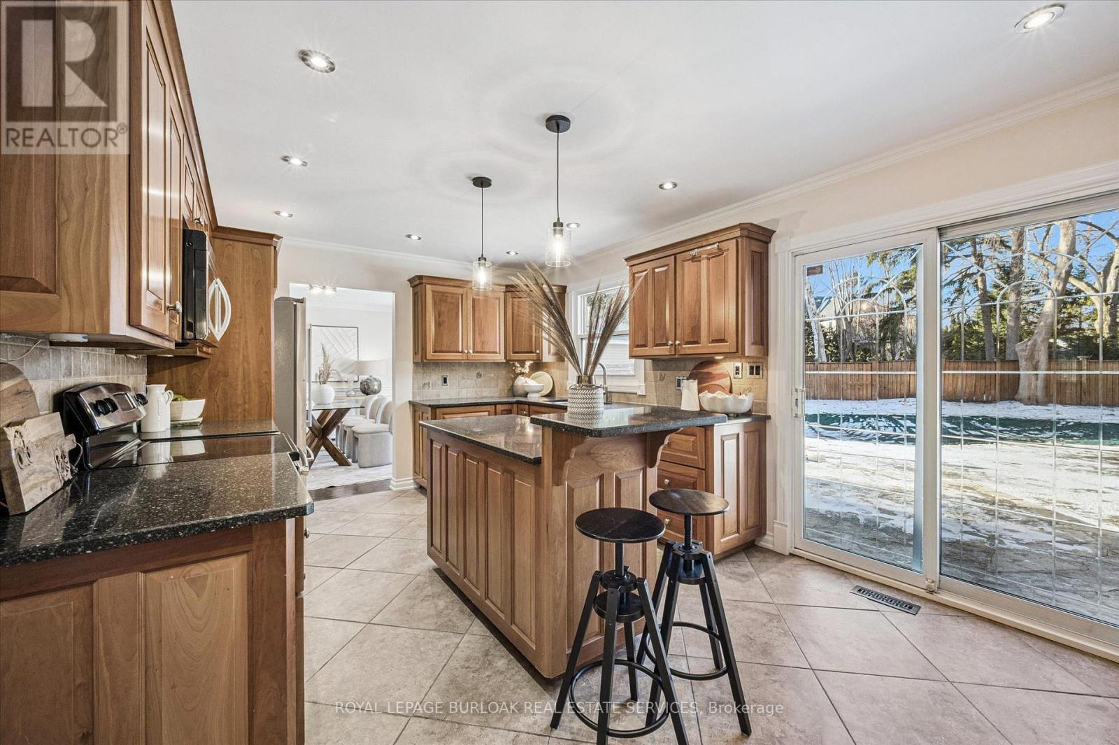 4069 Lakeshore Road, Burlington, ON - Indoor Photo Showing Kitchen