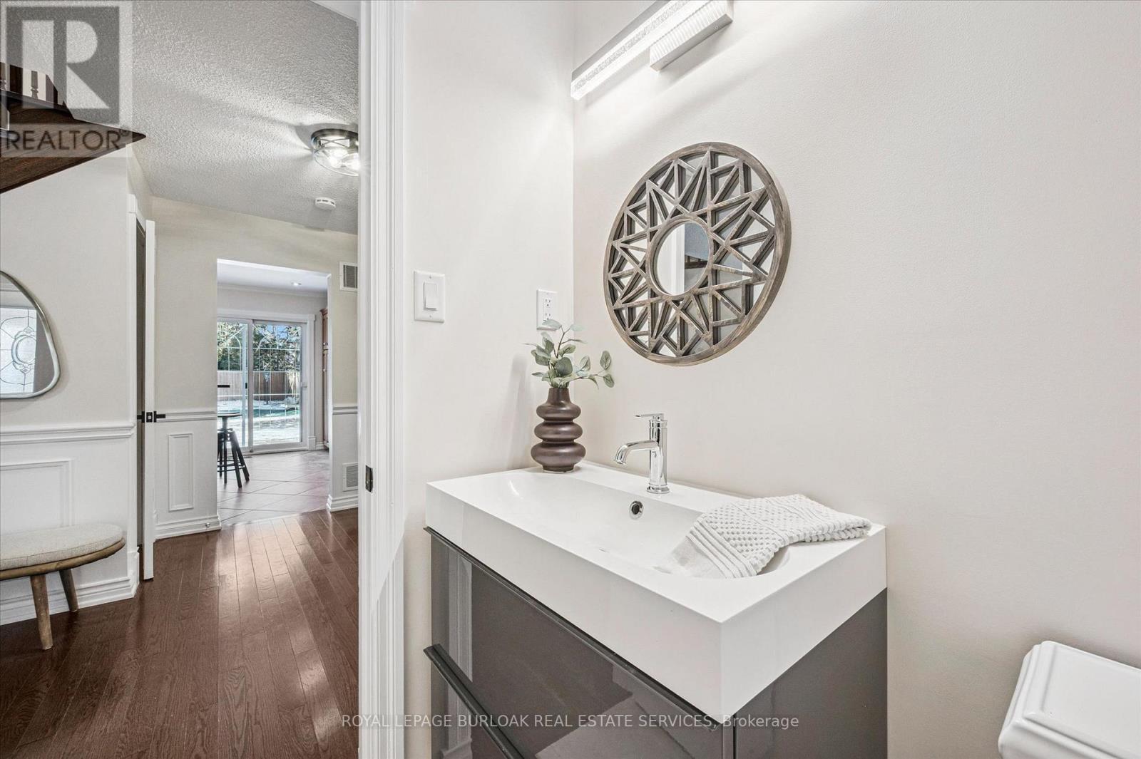 4069 Lakeshore Road, Burlington, ON - Indoor Photo Showing Bathroom