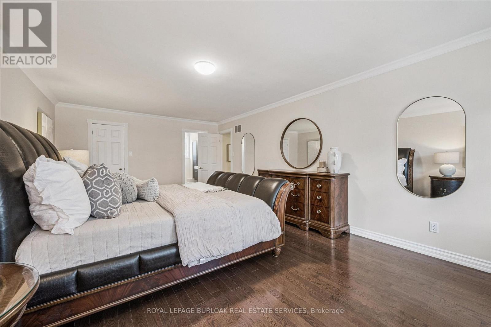 4069 Lakeshore Road, Burlington, ON - Indoor Photo Showing Bedroom