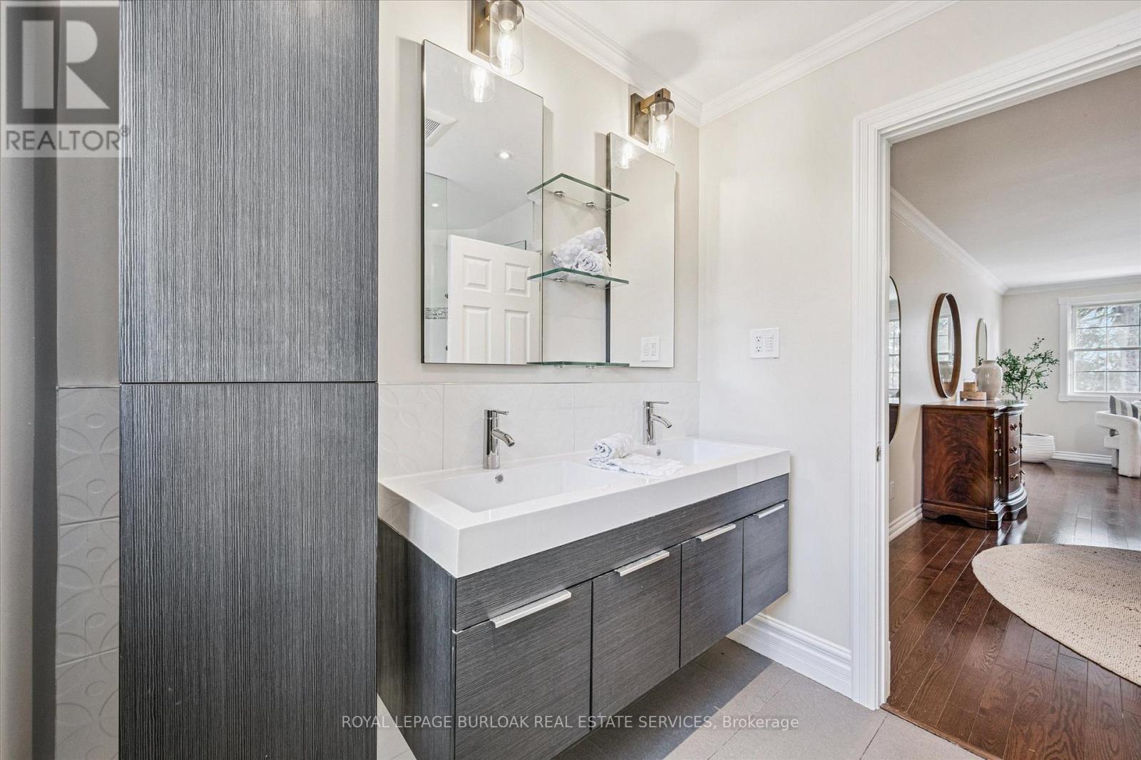 4069 Lakeshore Road, Burlington, ON - Indoor Photo Showing Bathroom