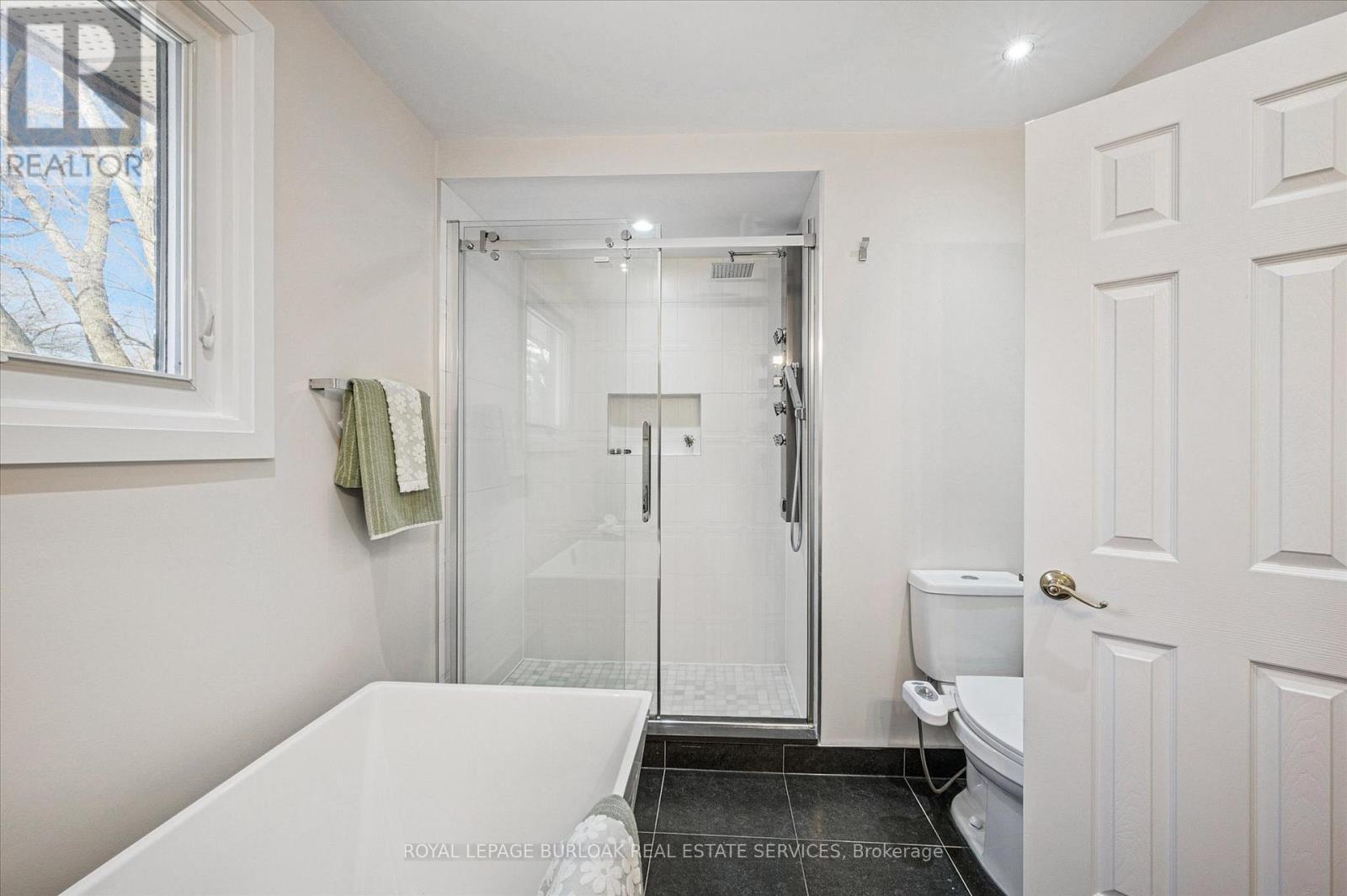 4069 Lakeshore Road, Burlington, ON - Indoor Photo Showing Bathroom