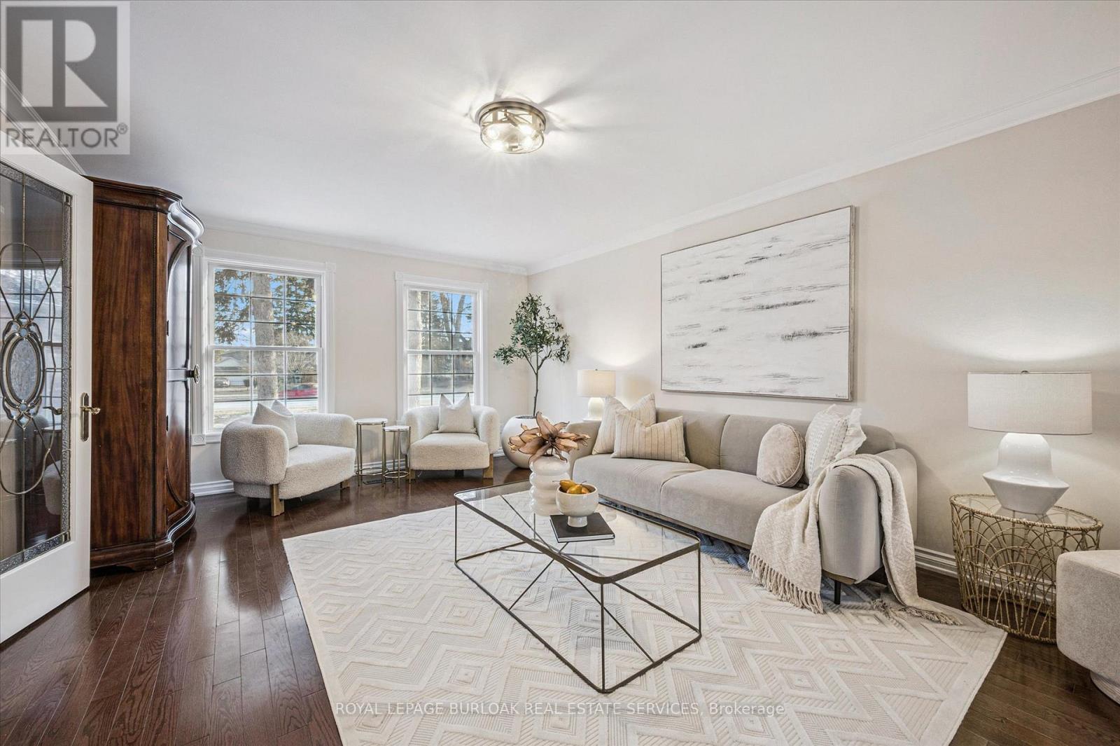 4069 Lakeshore Road, Burlington, ON - Indoor Photo Showing Living Room