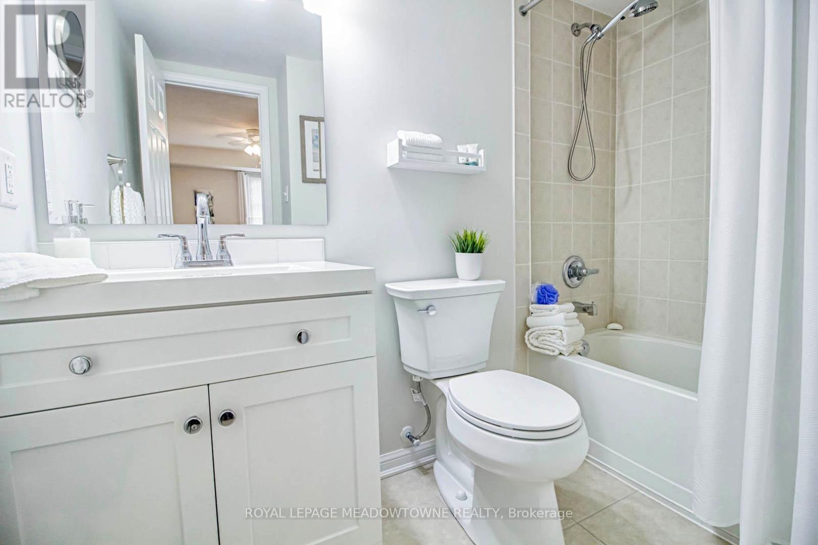 321 - 3070 Rotary Way, Burlington, ON - Indoor Photo Showing Bathroom