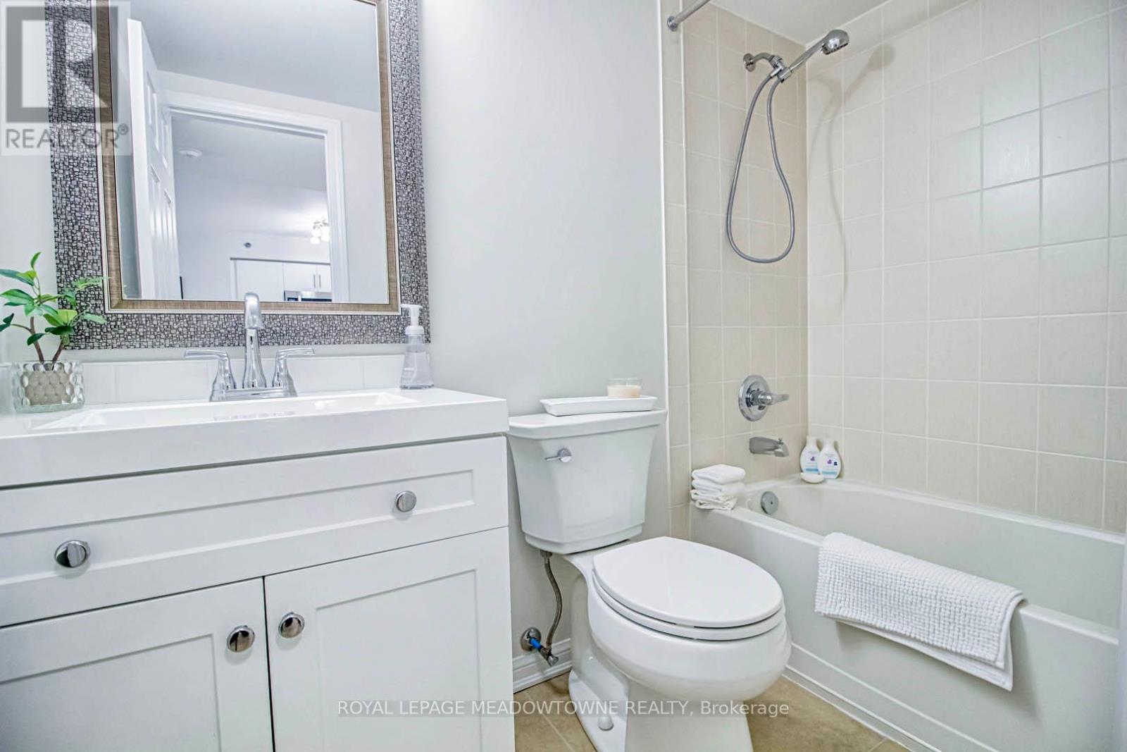 321 - 3070 Rotary Way, Burlington, ON - Indoor Photo Showing Bathroom