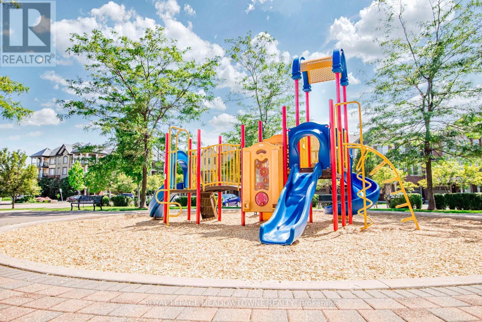 321 - 3070 Rotary Way, Burlington, ON - Outdoor