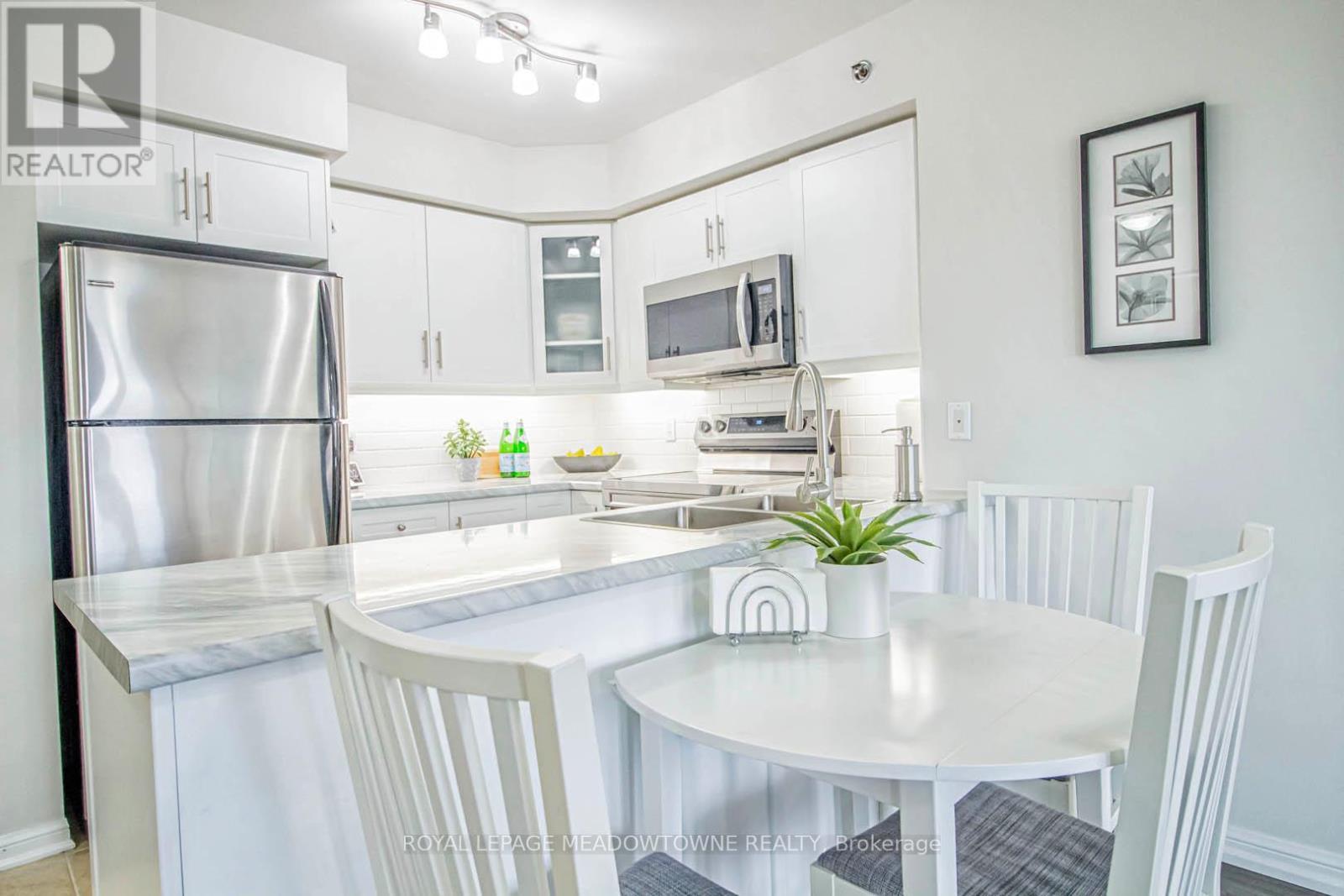 321 - 3070 Rotary Way, Burlington, ON - Indoor Photo Showing Kitchen With Stainless Steel Kitchen With Double Sink