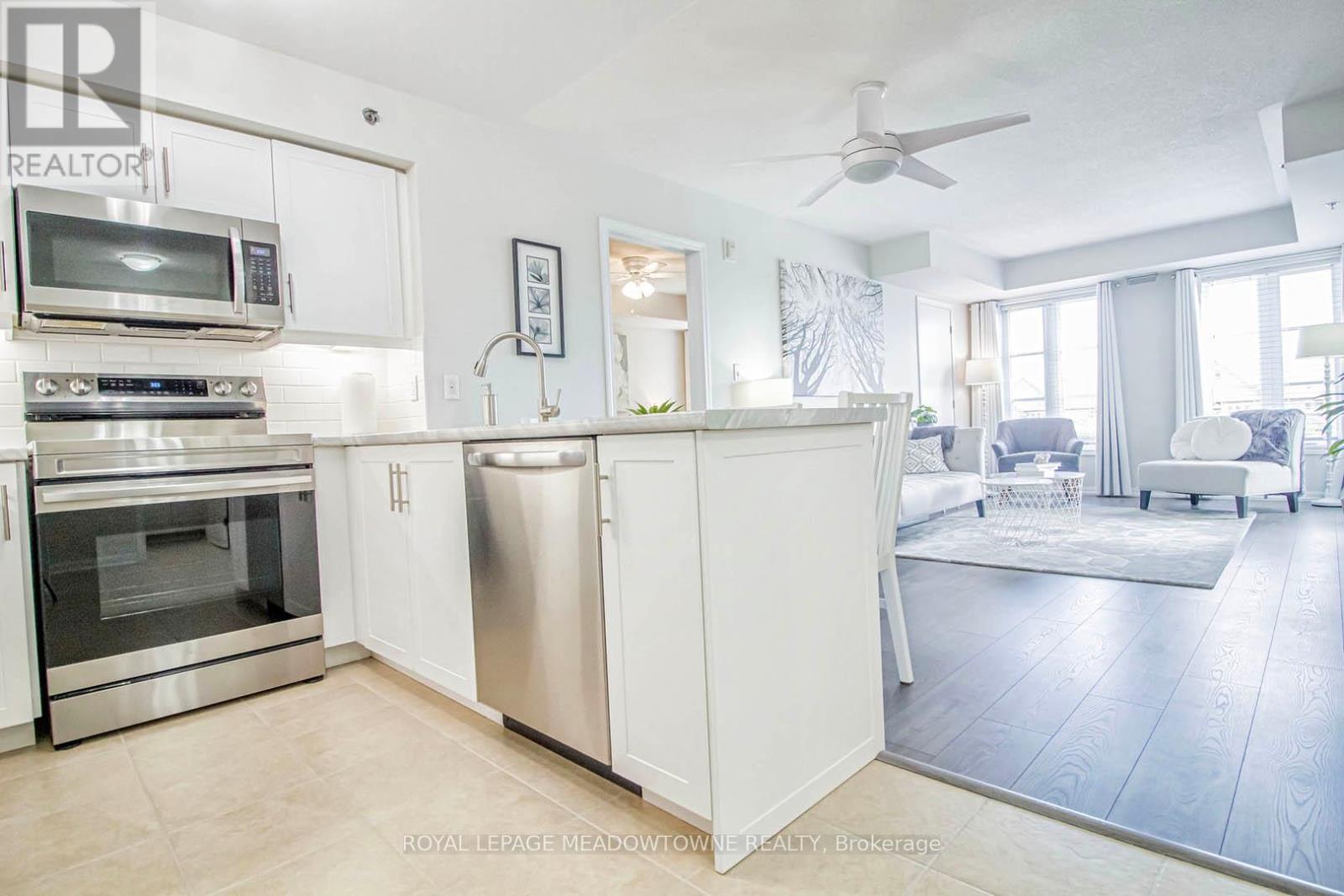 321 - 3070 Rotary Way, Burlington, ON - Indoor Photo Showing Kitchen With Stainless Steel Kitchen