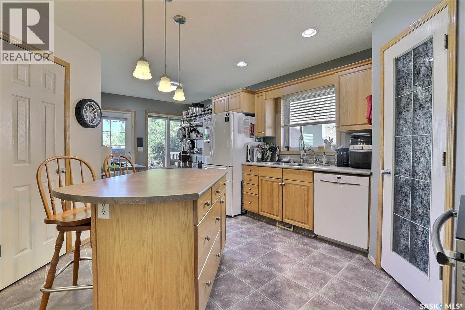 1234 Dover Avenue, Regina, SK - Indoor Photo Showing Kitchen