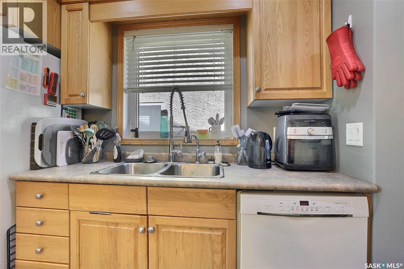 1234 Dover Avenue, Regina, SK - Indoor Photo Showing Kitchen With Double Sink