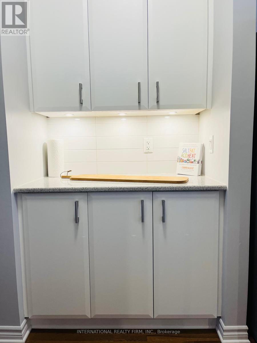 696 Moonflower Crescent, Ottawa, ON - Indoor Photo Showing Kitchen