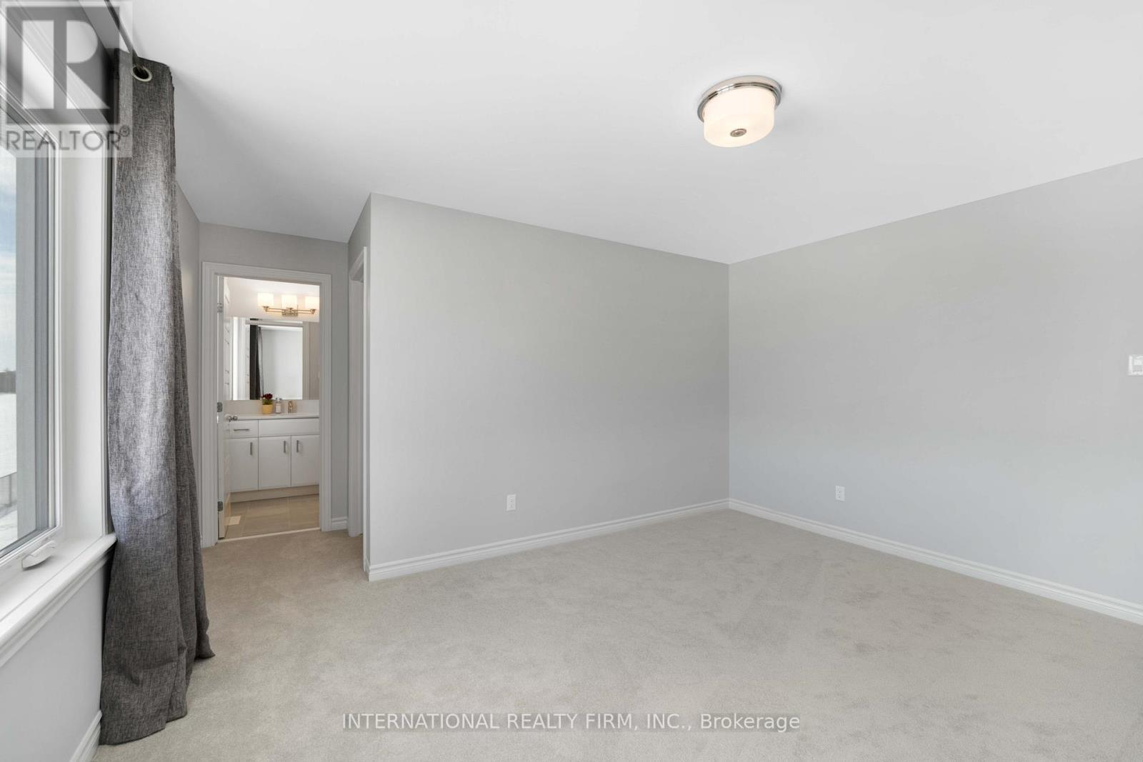 696 Moonflower Crescent, Ottawa, ON - Indoor Photo Showing Other Room