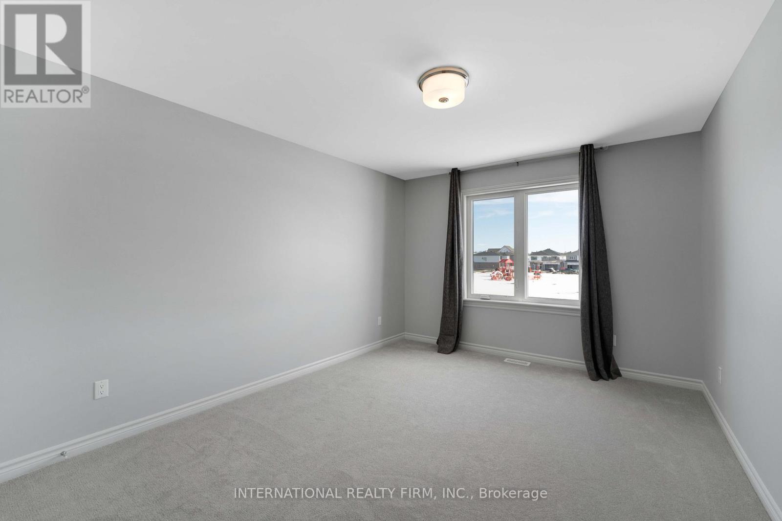 696 Moonflower Crescent, Ottawa, ON - Indoor Photo Showing Other Room
