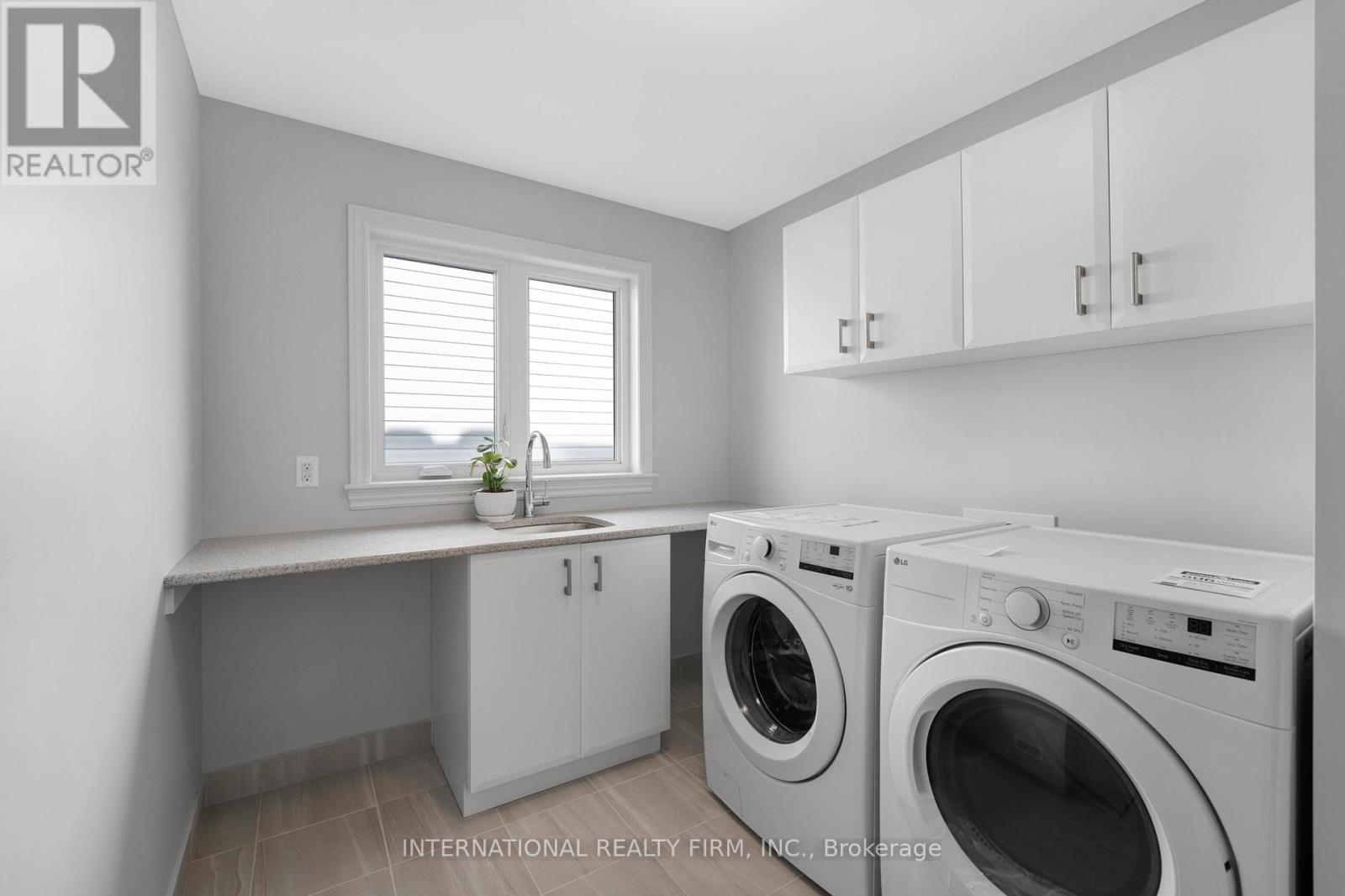 696 Moonflower Crescent, Ottawa, ON - Indoor Photo Showing Laundry Room