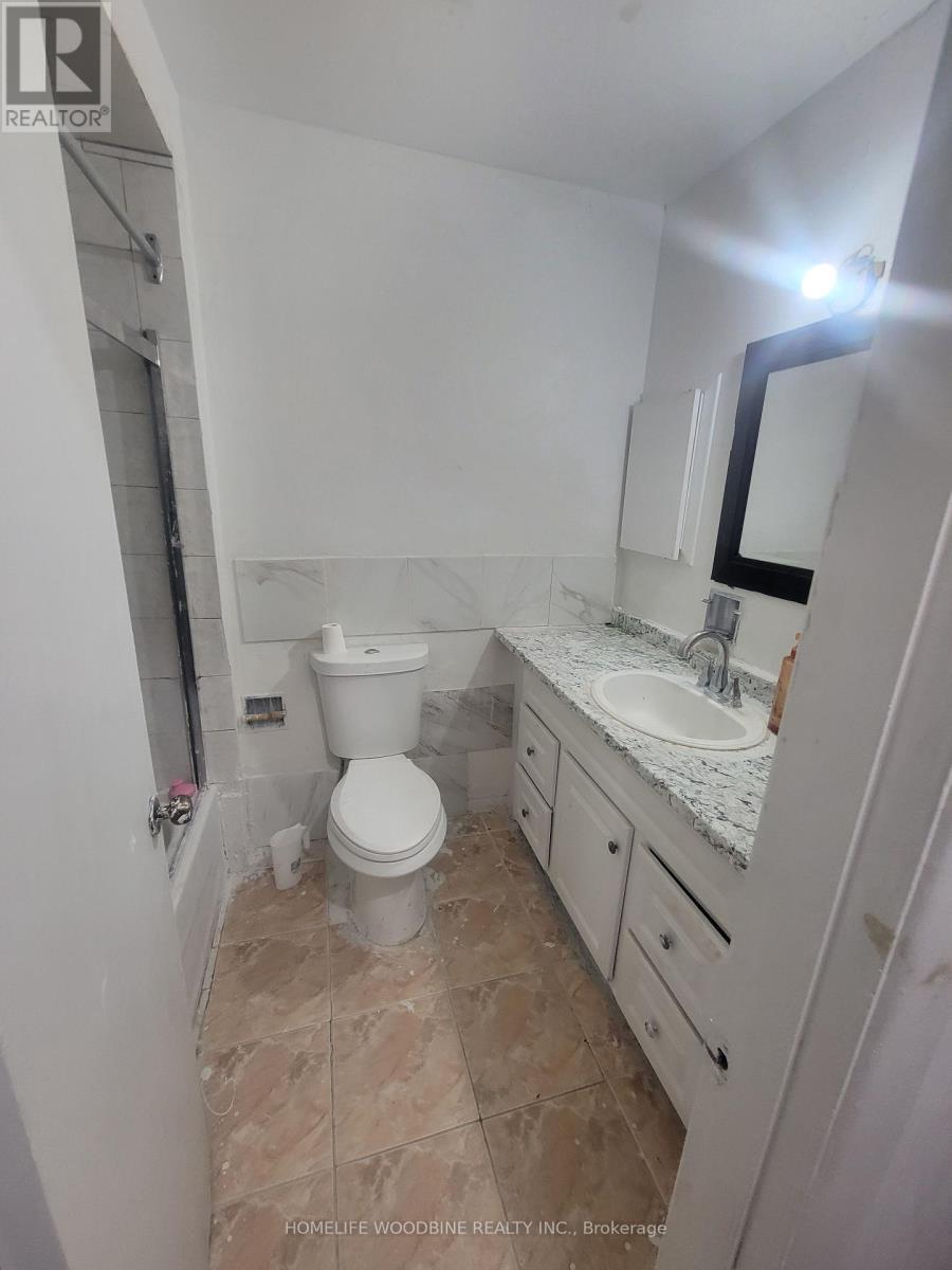 7335 Darcel Avenue, Mississauga, ON - Indoor Photo Showing Bathroom