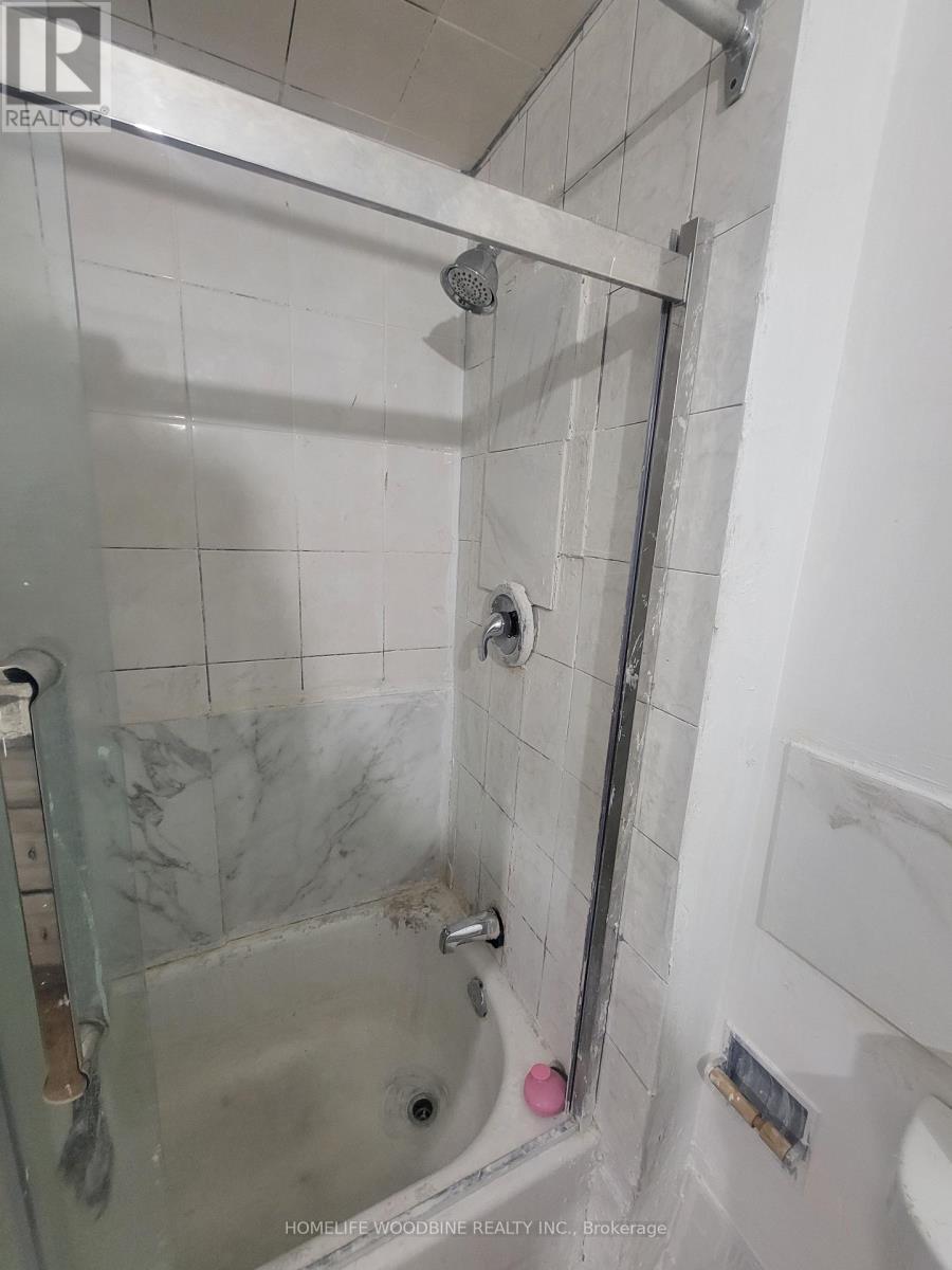 7335 Darcel Avenue, Mississauga, ON - Indoor Photo Showing Bathroom