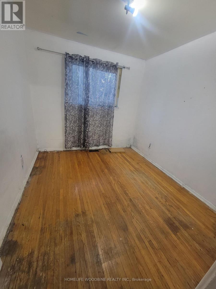 7335 Darcel Avenue, Mississauga, ON - Indoor Photo Showing Other Room