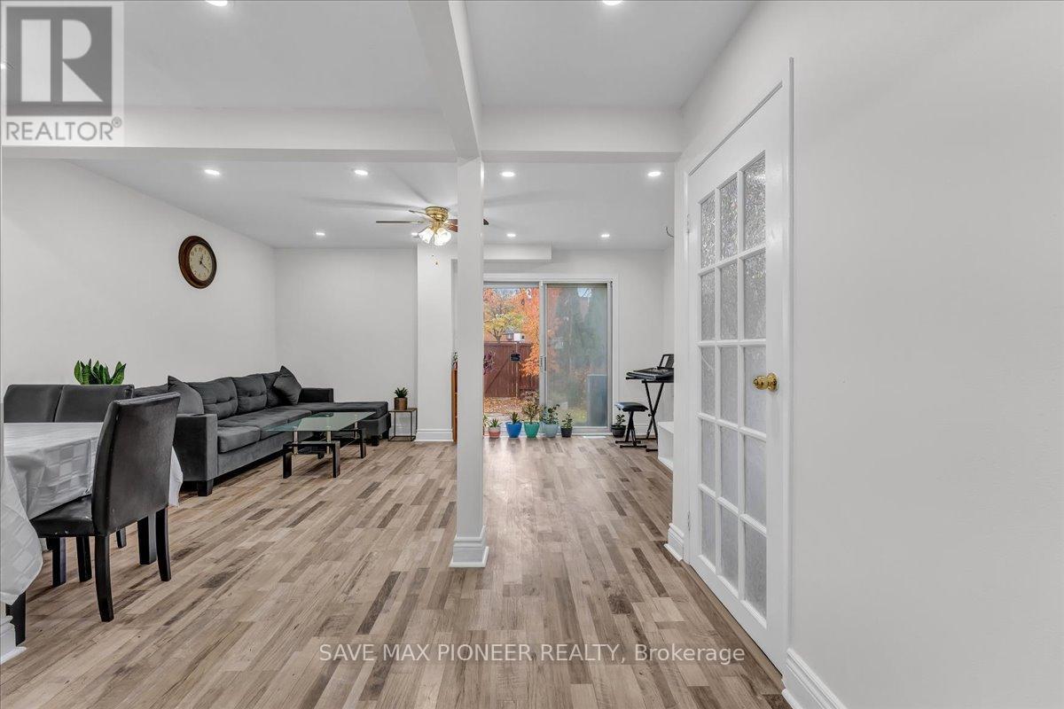 11 Great Oak Court, Brampton, ON - Indoor Photo Showing Other Room