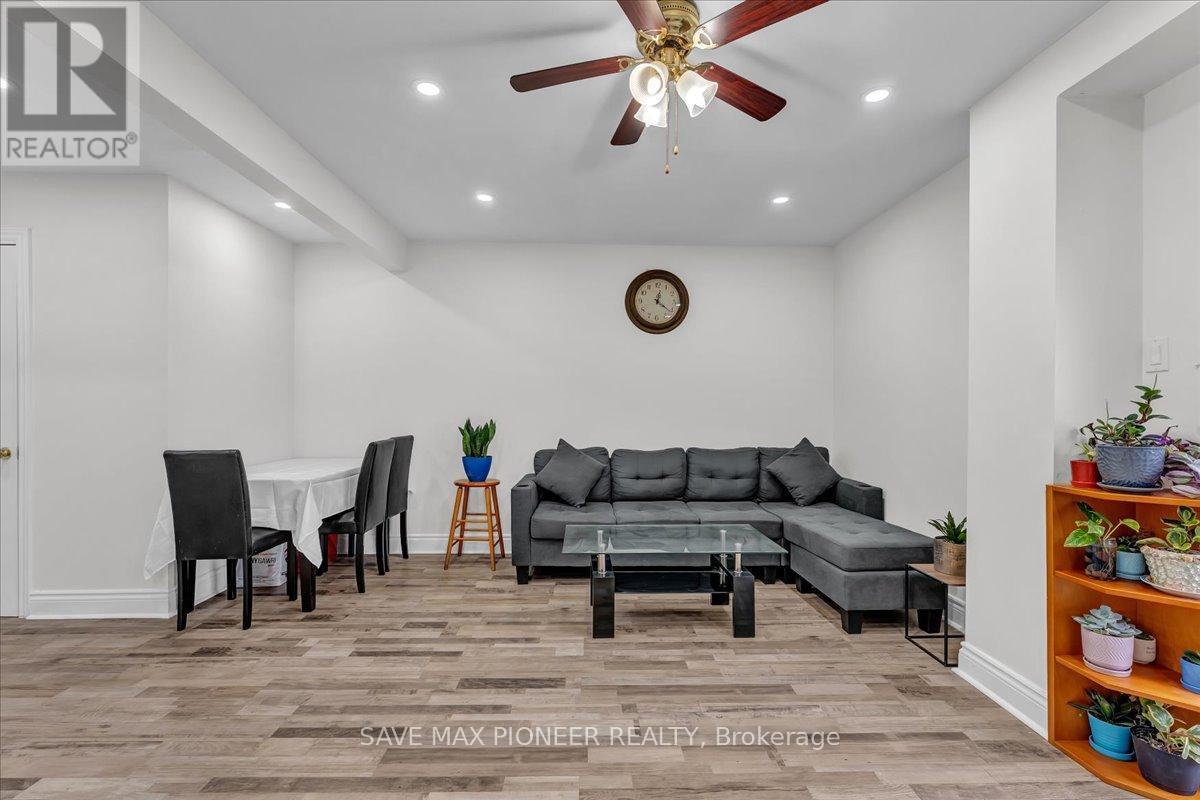 11 Great Oak Court, Brampton, ON - Indoor