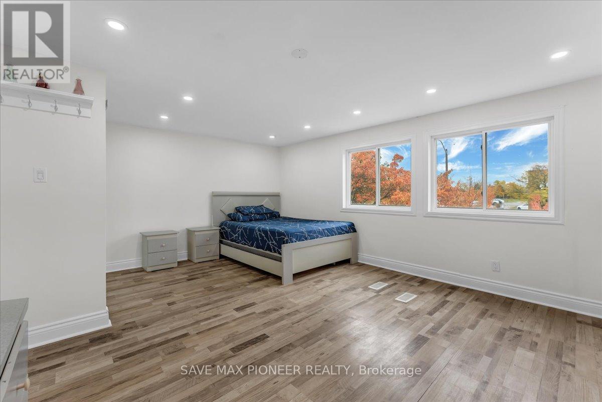 11 Great Oak Court, Brampton, ON - Indoor Photo Showing Bedroom