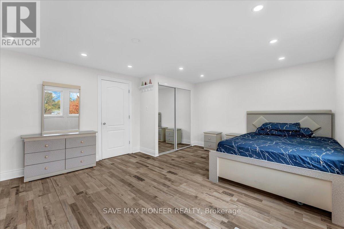 11 Great Oak Court, Brampton, ON - Indoor Photo Showing Bedroom