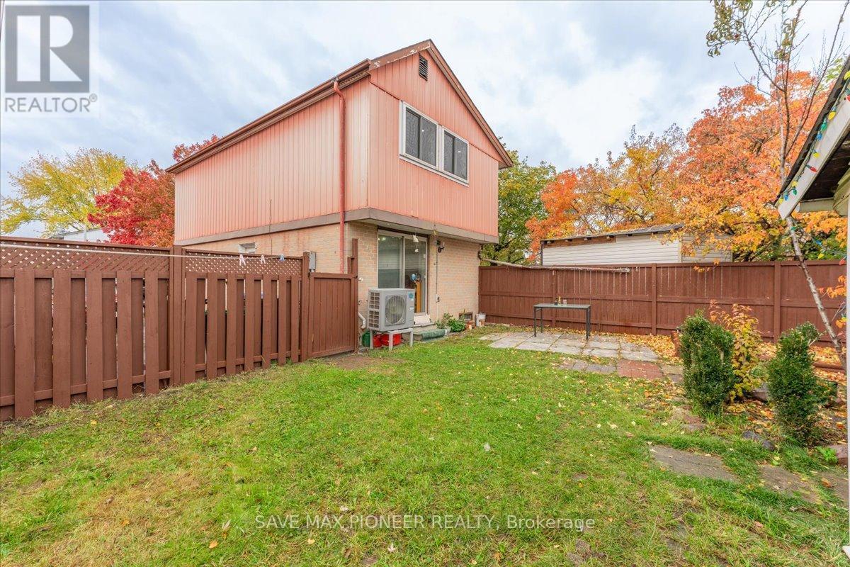 11 Great Oak Court, Brampton, ON - Outdoor