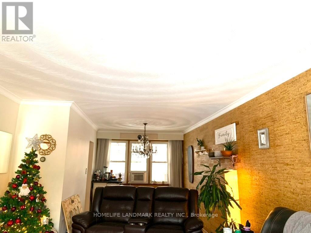 860 Francis Road, Burlington, ON - Indoor