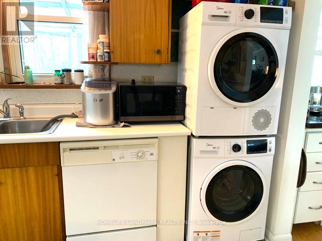 860 Francis Road, Burlington, ON - Indoor Photo Showing Laundry Room