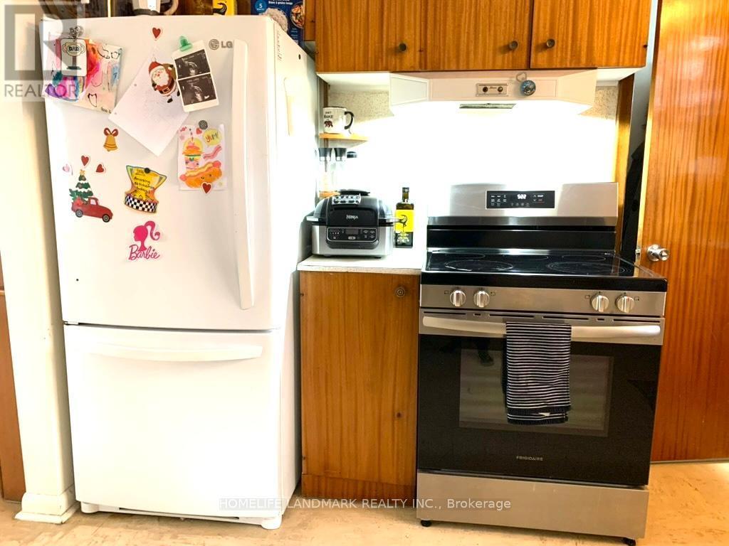 860 Francis Road, Burlington, ON - Indoor Photo Showing Kitchen