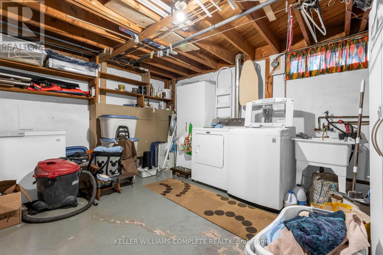 77 Lawfield Drive, Hamilton, ON - Indoor Photo Showing Laundry Room