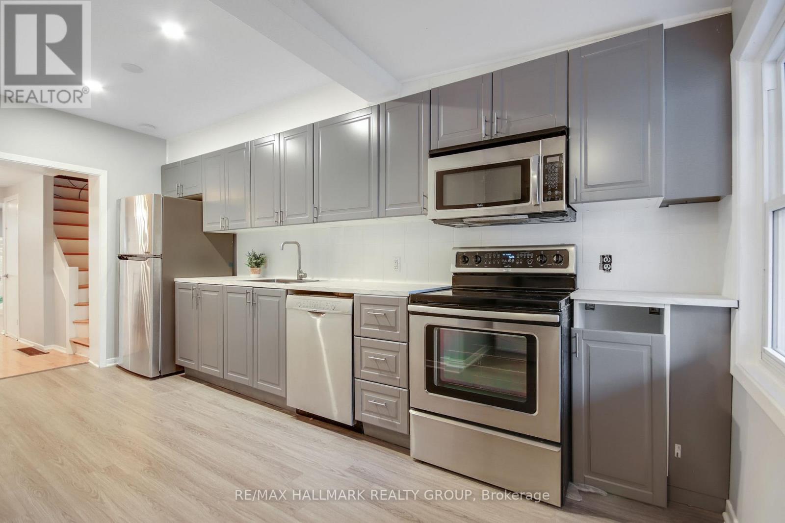 231 St Andrew Street, Ottawa, ON - Indoor Photo Showing Kitchen