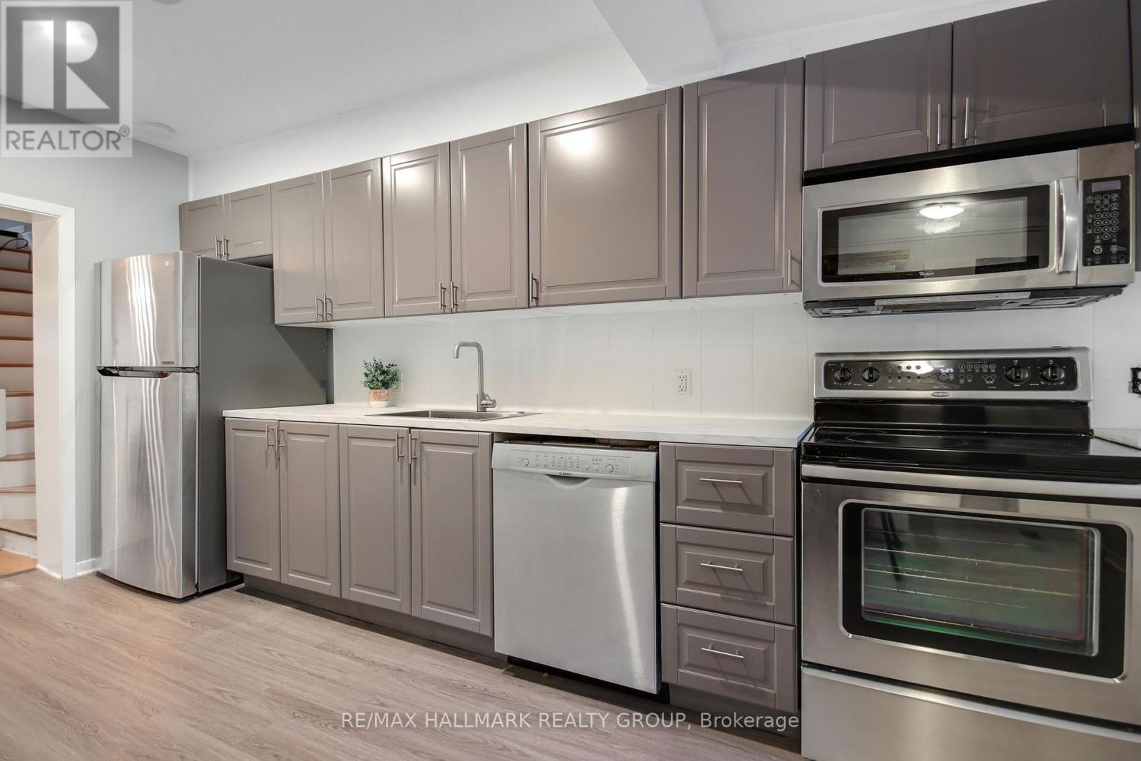 231 St Andrew Street, Ottawa, ON - Indoor Photo Showing Kitchen